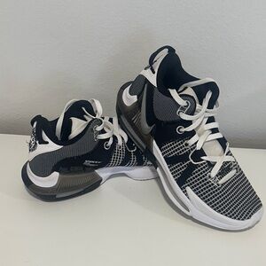 LeBron Witness VII basketball shoes